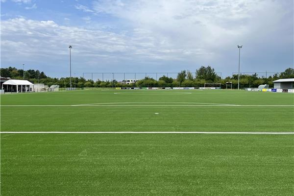 Aanleg kunstgras voetbalveld - Sportinfrabouw NV